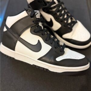 Nike Men's Classic Black and White Sneakers